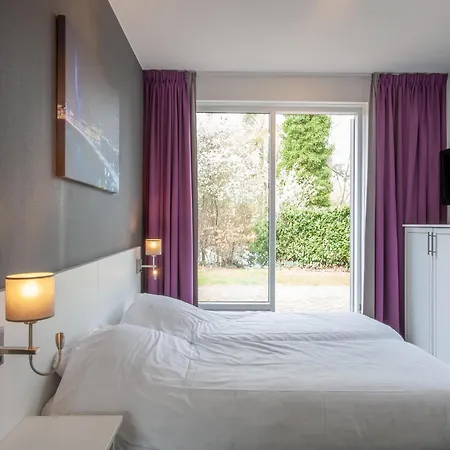 Villa Luxurious With Bathrooms, In Surroundings *