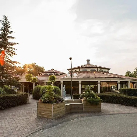 Luxurious With Bathrooms, In Surroundings *